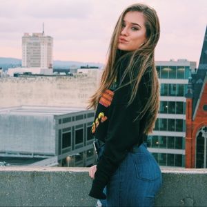 Meet your Posher, Caroline